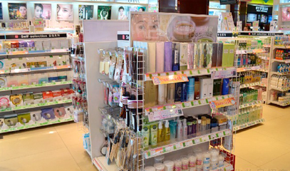 如何在競(jìng)爭(zhēng)激烈的創(chuàng)業(yè)大潮中做好化妝品與服裝銷(xiāo)售