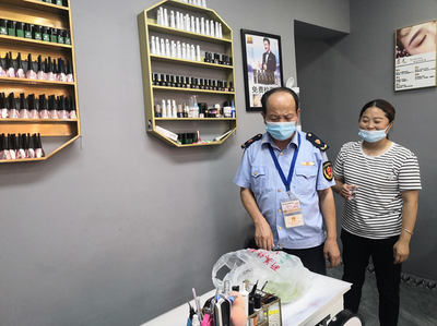 播州區(qū)市場(chǎng)監(jiān)管局強(qiáng)化監(jiān)管，專(zhuān)項(xiàng)檢查覆蓋不合格化妝品與服裝銷(xiāo)售